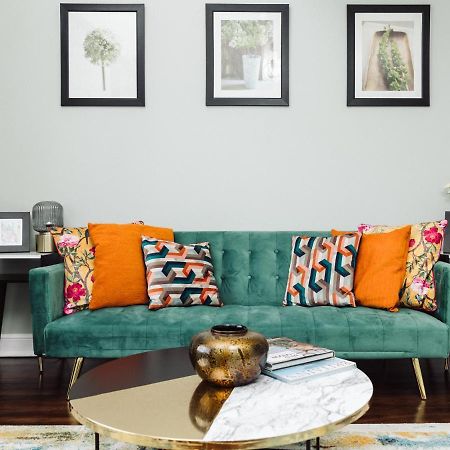 Beautiful Apartment In Guildford With Parking Send Bagian luar foto