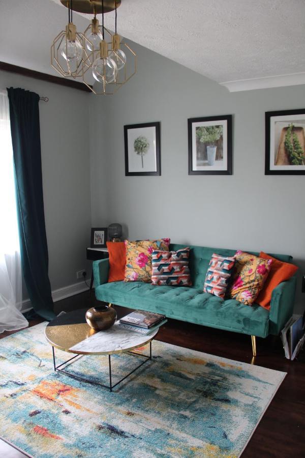 Beautiful Apartment In Guildford With Parking Send Bagian luar foto
