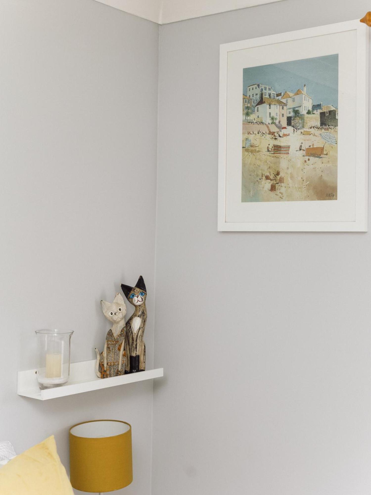 Beautiful Apartment In Guildford With Parking Send Bagian luar foto