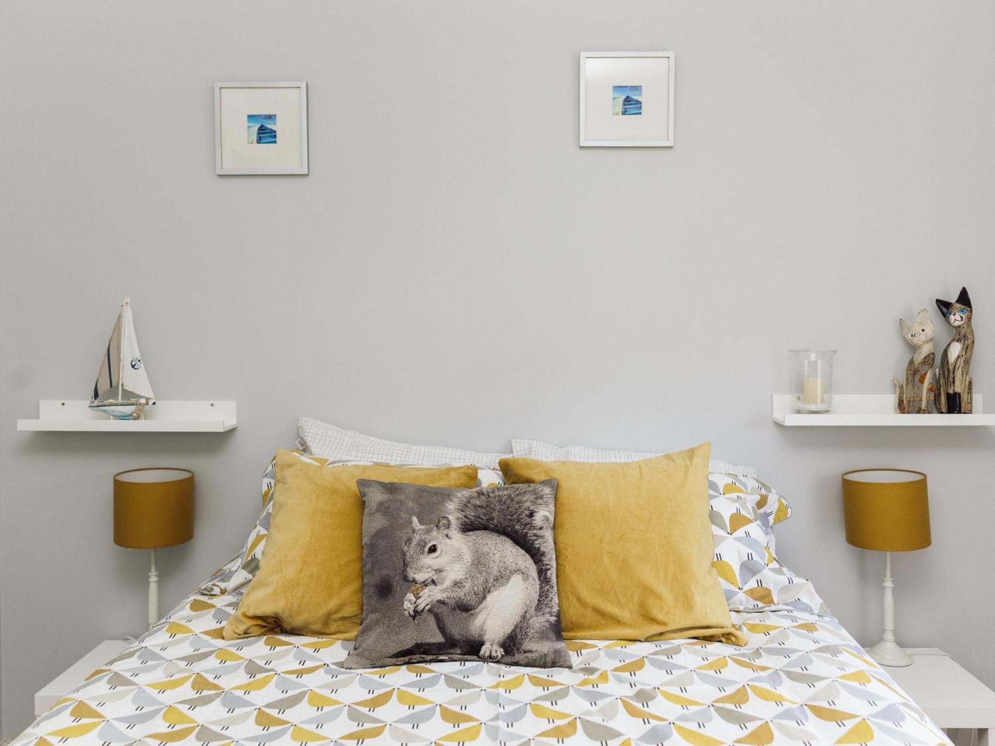 Beautiful Apartment In Guildford With Parking Send Bagian luar foto