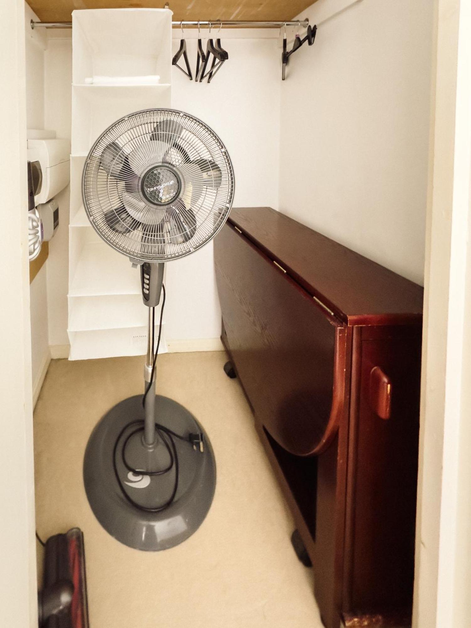 Beautiful Apartment In Guildford With Parking Send Bagian luar foto