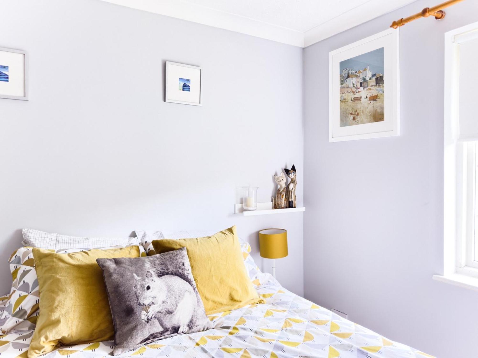 Beautiful Apartment In Guildford With Parking Send Bagian luar foto